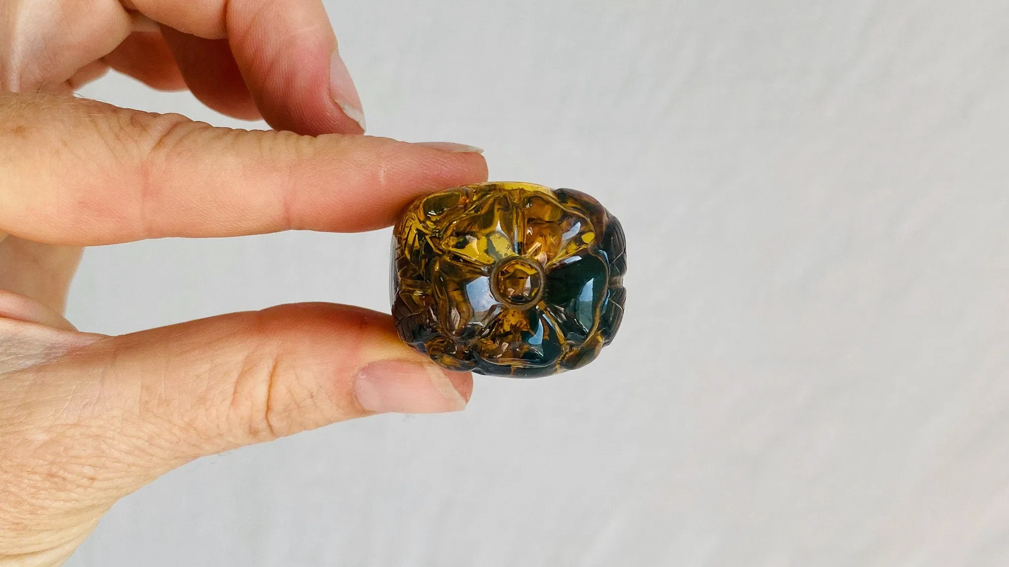 Amber Flower Ring. Gorgeous. Size 9.5. 0396