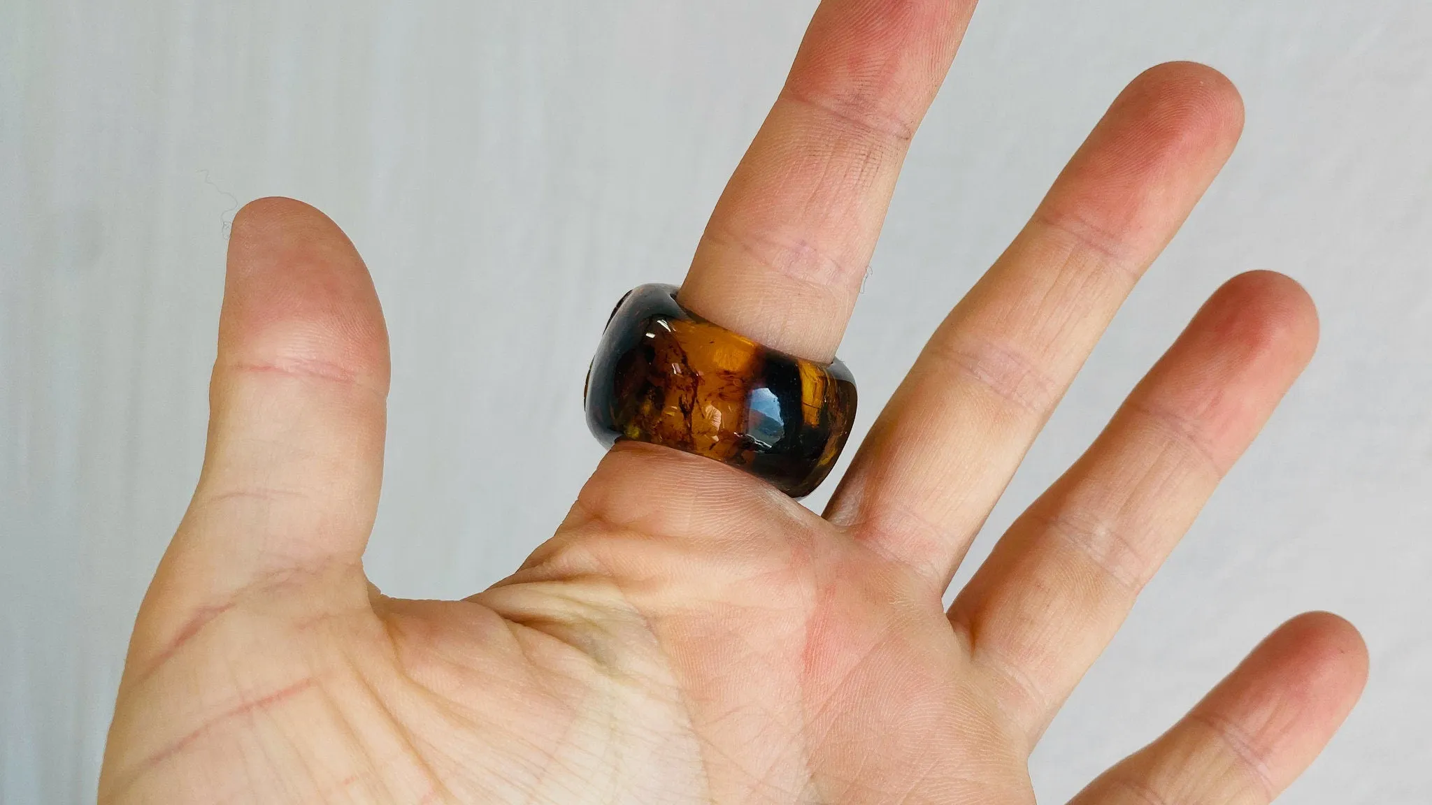 Amber Flower Ring. Gorgeous. Size 9.5. 0396