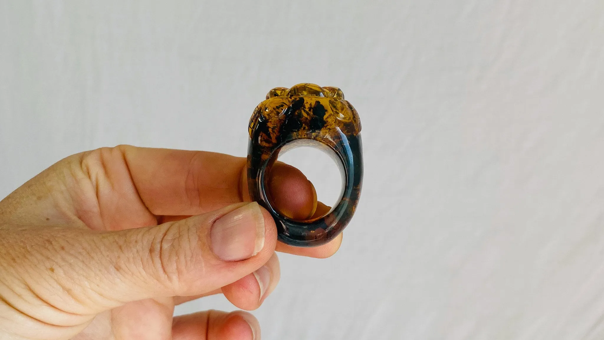 Amber Flower Ring. Gorgeous. Size 9.5. 0396